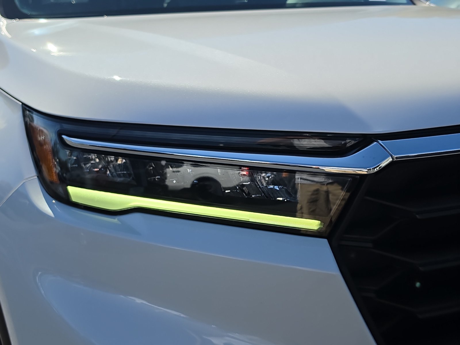 Used 2025 Honda Pilot EX-L image 8