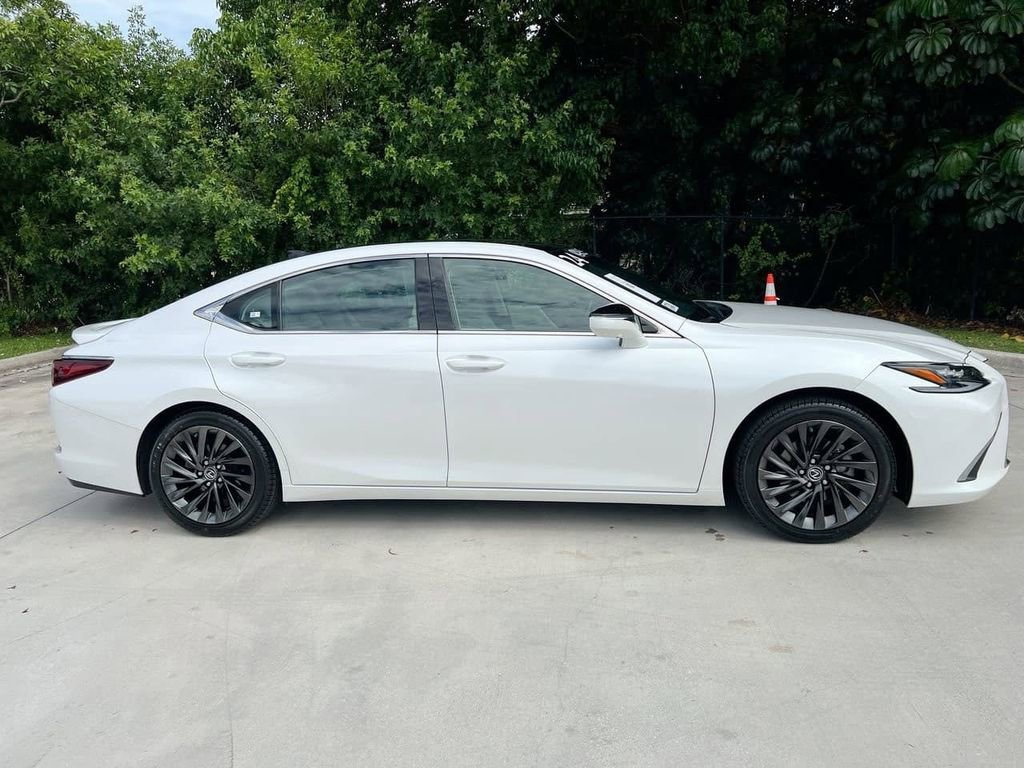Certified 2024 Lexus ES 350 Ultra Luxury w/ Accessory Package (Z2) FWD image 8
