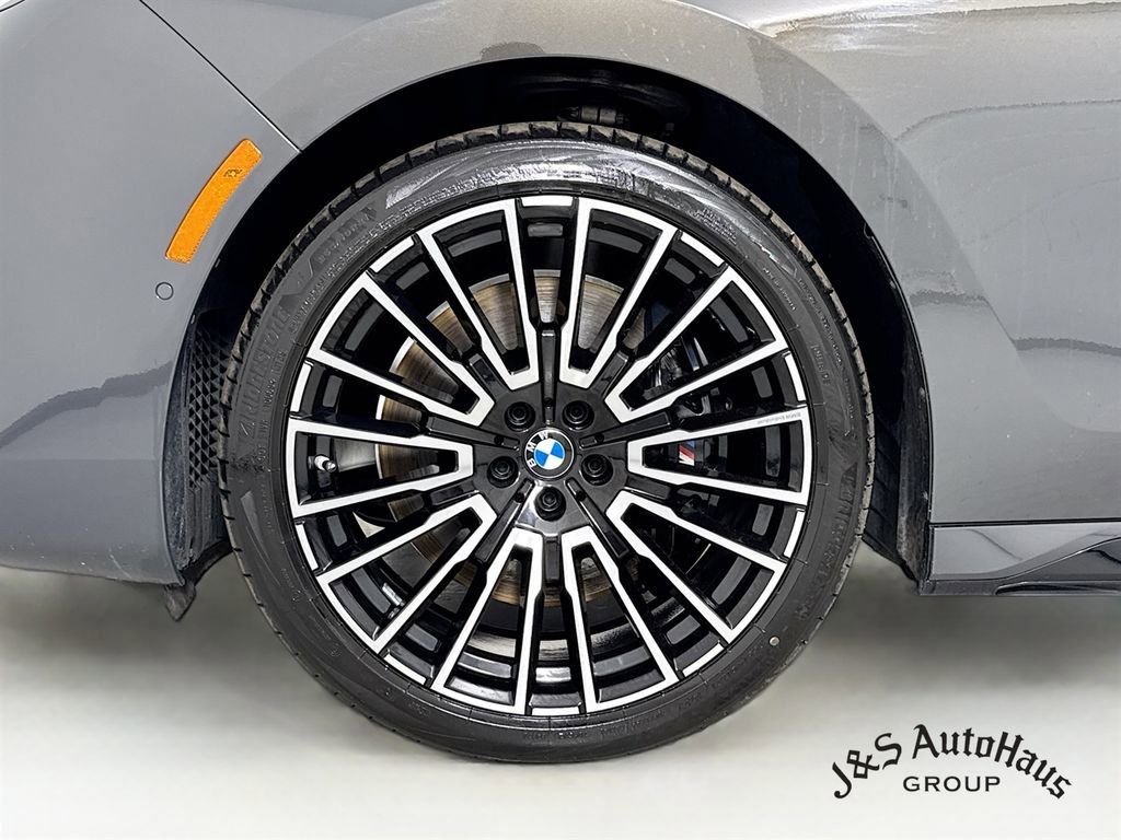 Used 2024 BMW 760i xDrive w/ Luxury Rear Seating Package AWD/4WD image 39