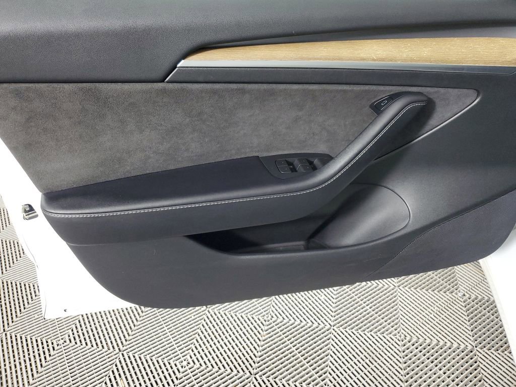 Used 2021 Tesla Model 3 Standard Range Plus image 17