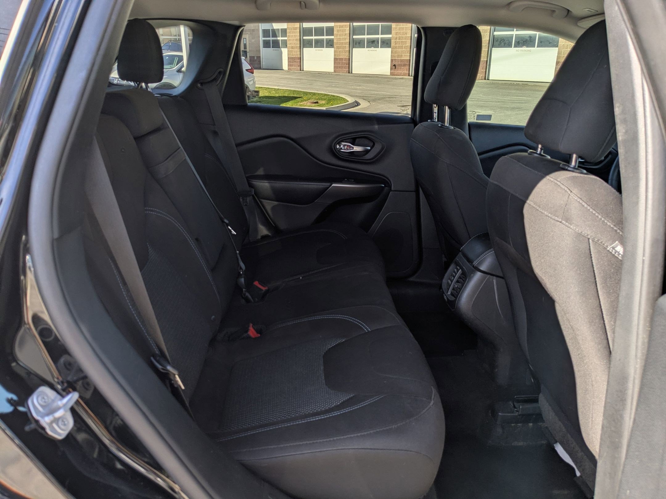 Used 2019 Jeep Cherokee Latitude w/ Popular Appearance Group image 25