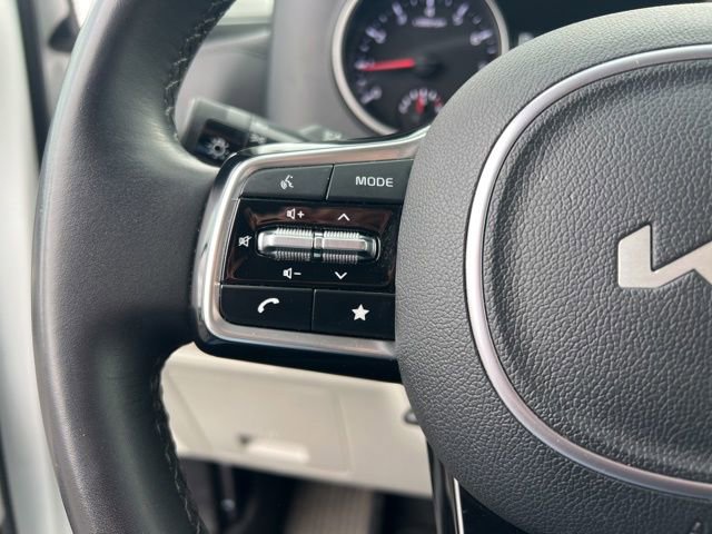 Used 2024 Kia Carnival LX FWD image 16