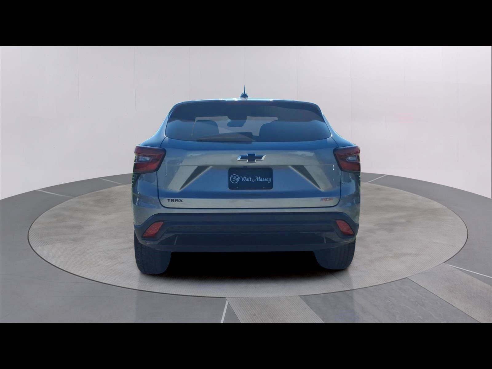 Used 2024 Chevrolet Trax RS w/ Sunroof Package FWD image 4