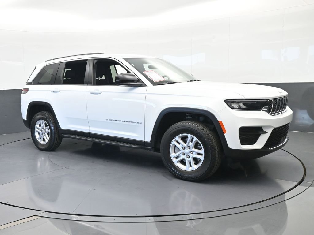 Used 2025 Jeep Grand Cherokee Laredo image 8