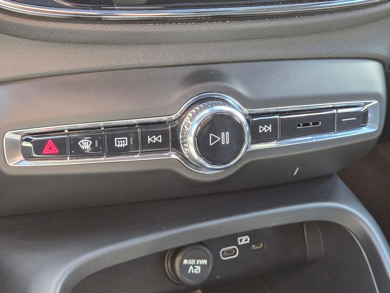 Certified 2023 Volvo C40 P8 Recharge Ultimate AWD/4WD image 22