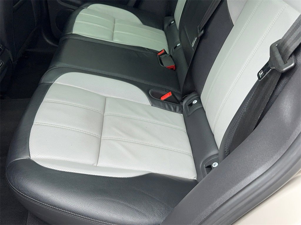 Used 2021 Land Rover Range Rover Evoque R-Dynamic SE image 41