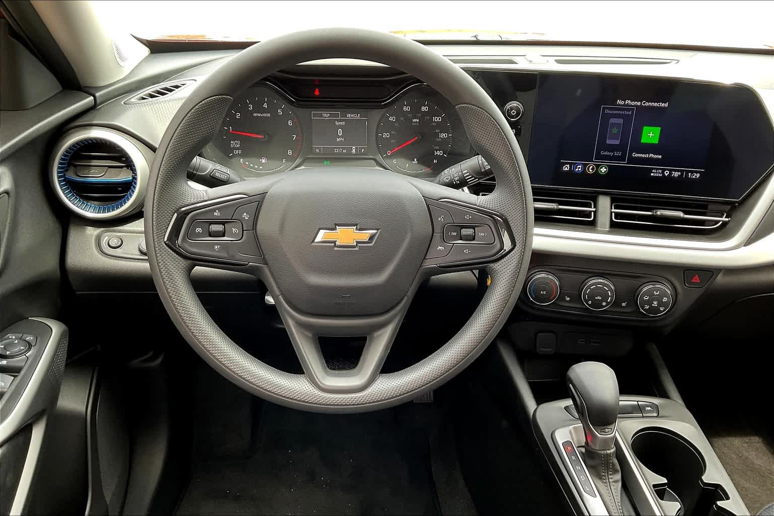 Used 2024 Chevrolet Trax LS w/ LS Convenience Package FWD image 6