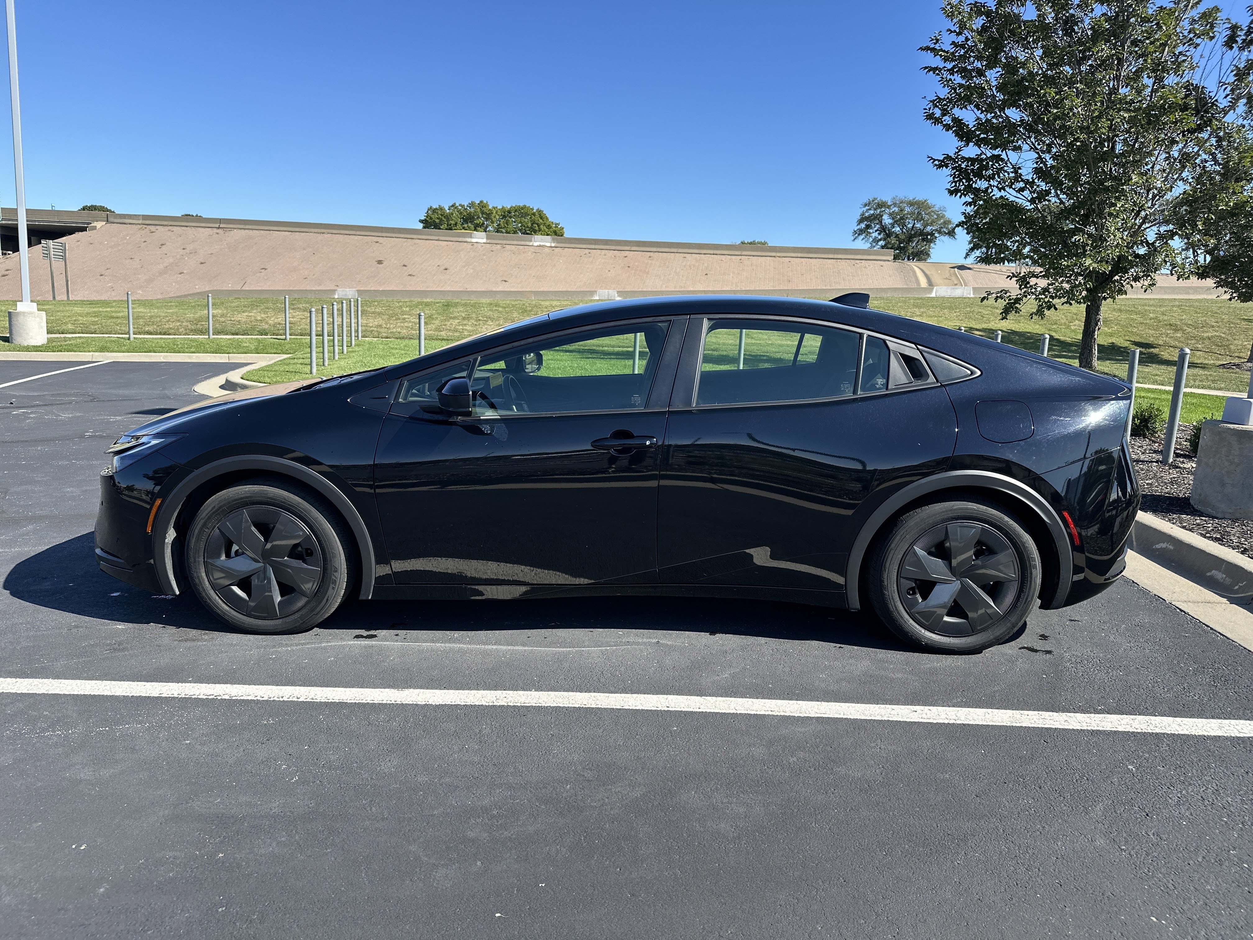 Used 2024 Toyota Prius LE image 7