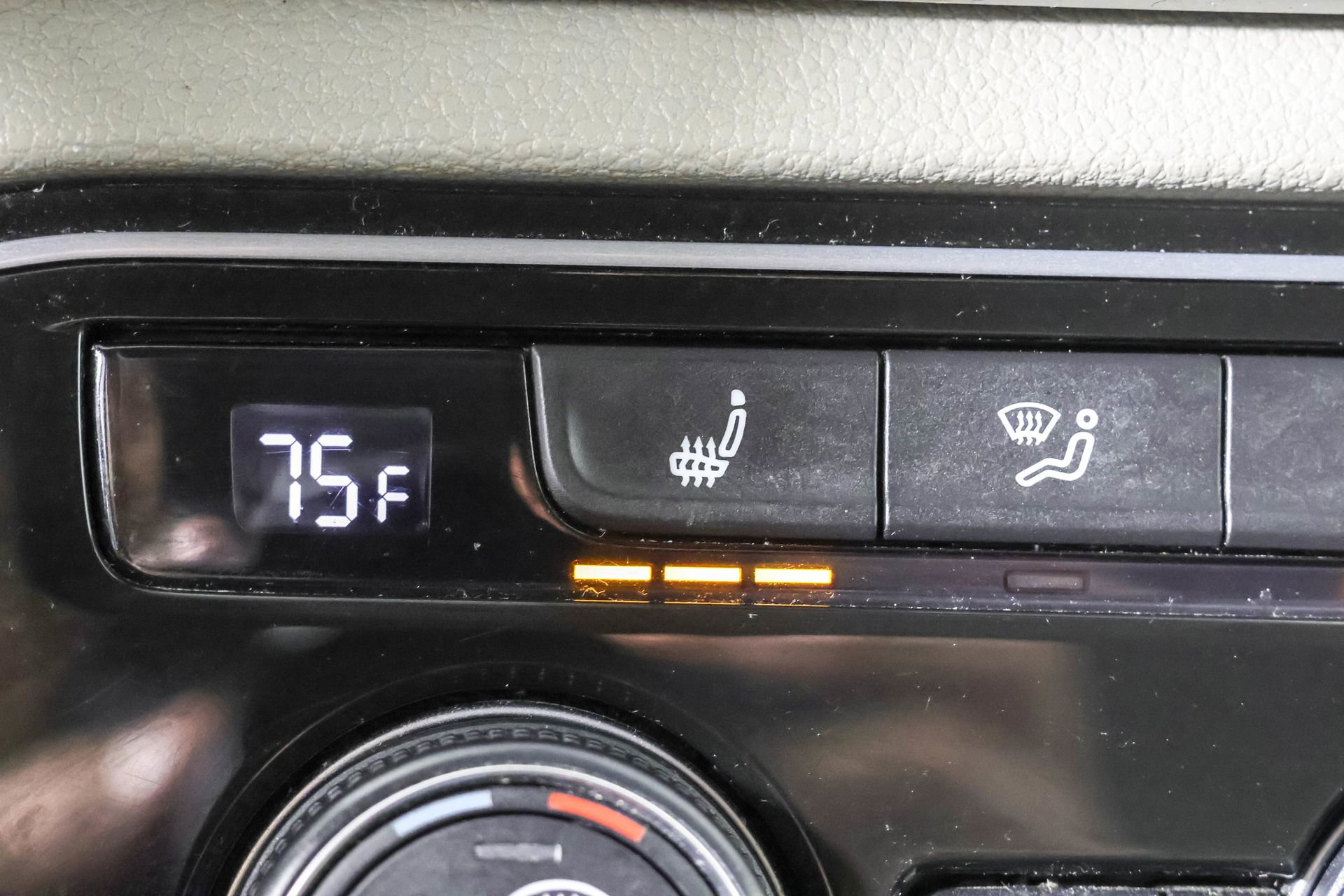 Used 2022 Volkswagen Atlas SE w/ Black Wheel Package image 10