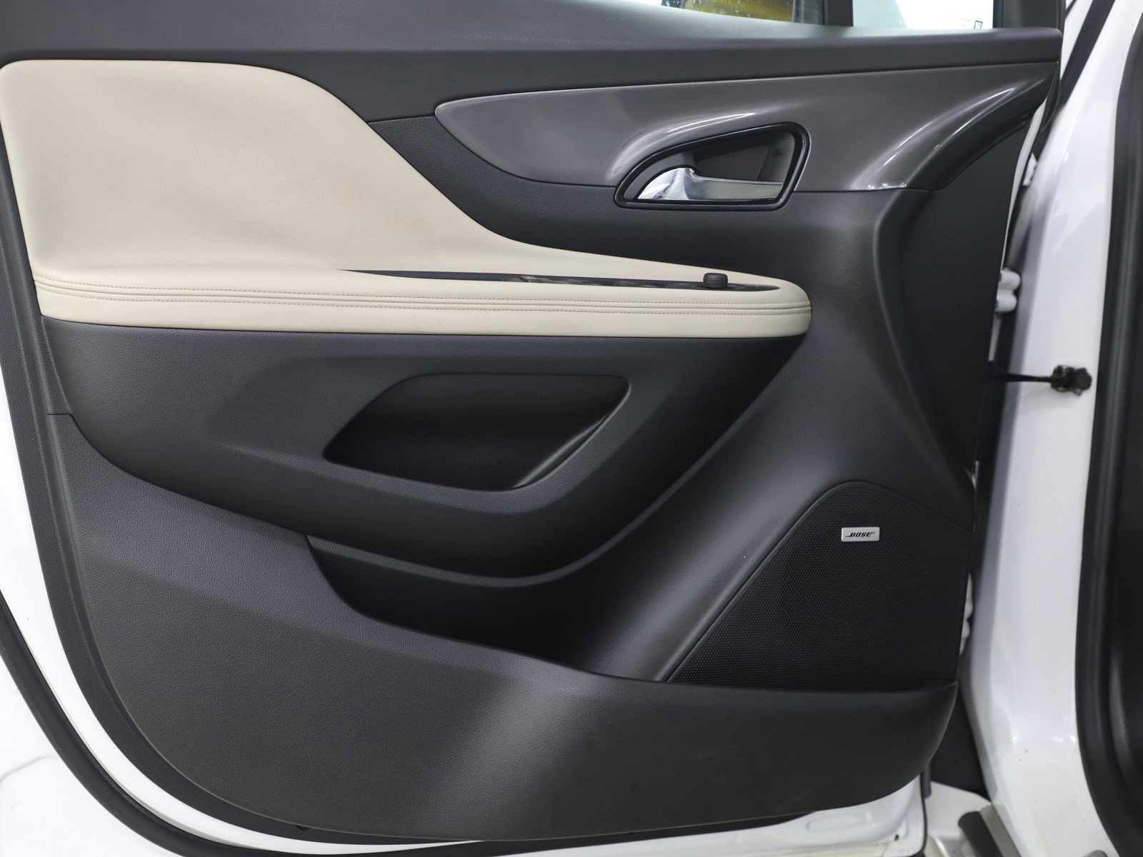 Used 2017 Buick Encore Premium image 18