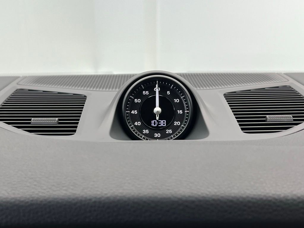 Used 2025 Porsche Cayenne Coupe image 12