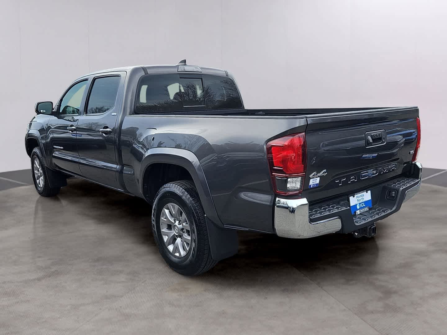 Used 2018 Toyota Tacoma SR5 AWD/4WD image 6