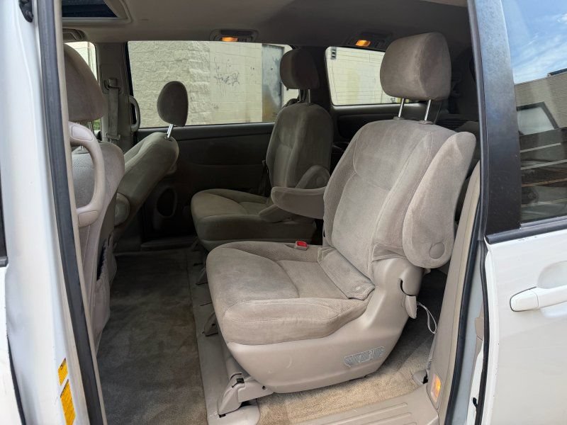 Used 2006 Toyota Sienna XLE w/ XLE Pkg 3 FWD image 9