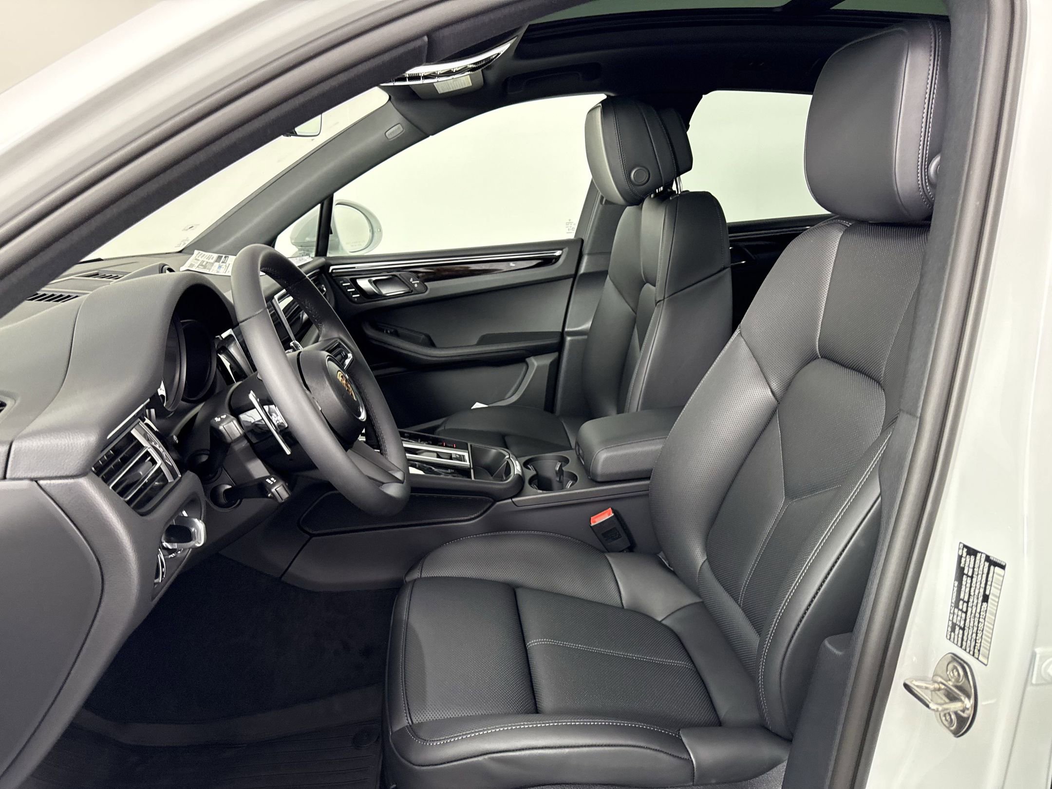 New 2025 Porsche Macan image 5