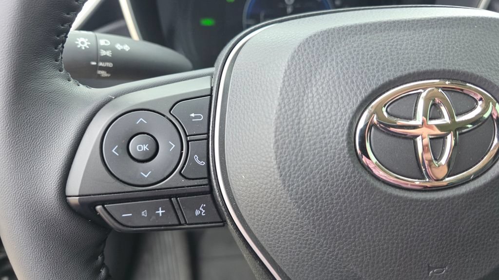 Used 2025 Toyota Corolla XLE FWD image 16