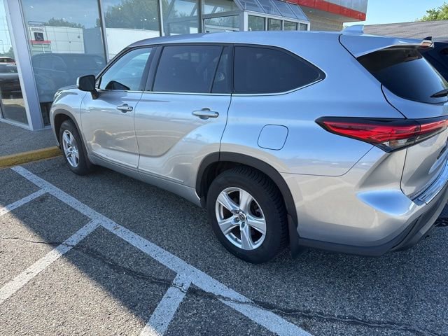 Used 2020 Toyota Highlander LE AWD/4WD image 7