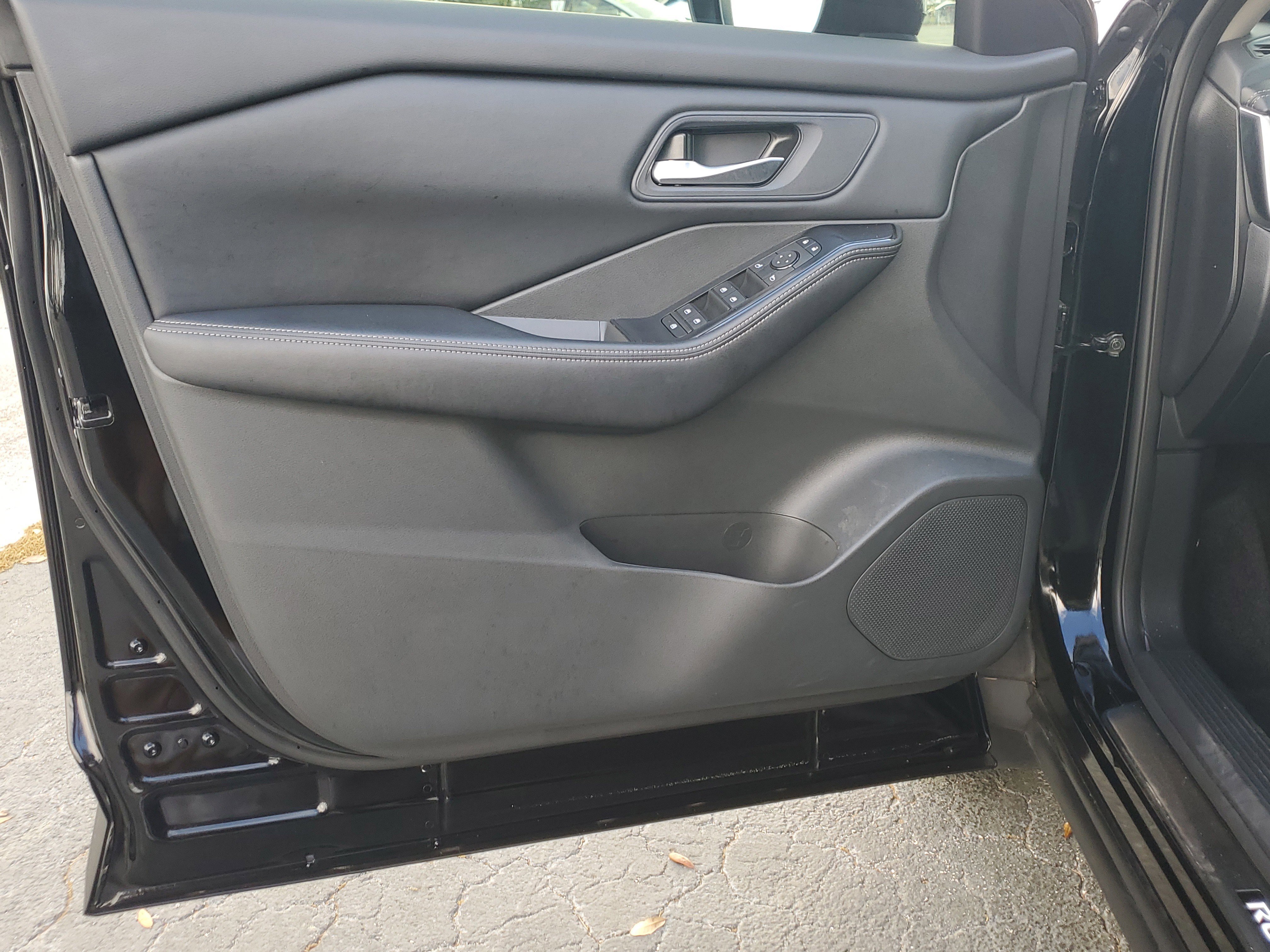 Certified 2024 Nissan Rogue SV image 17