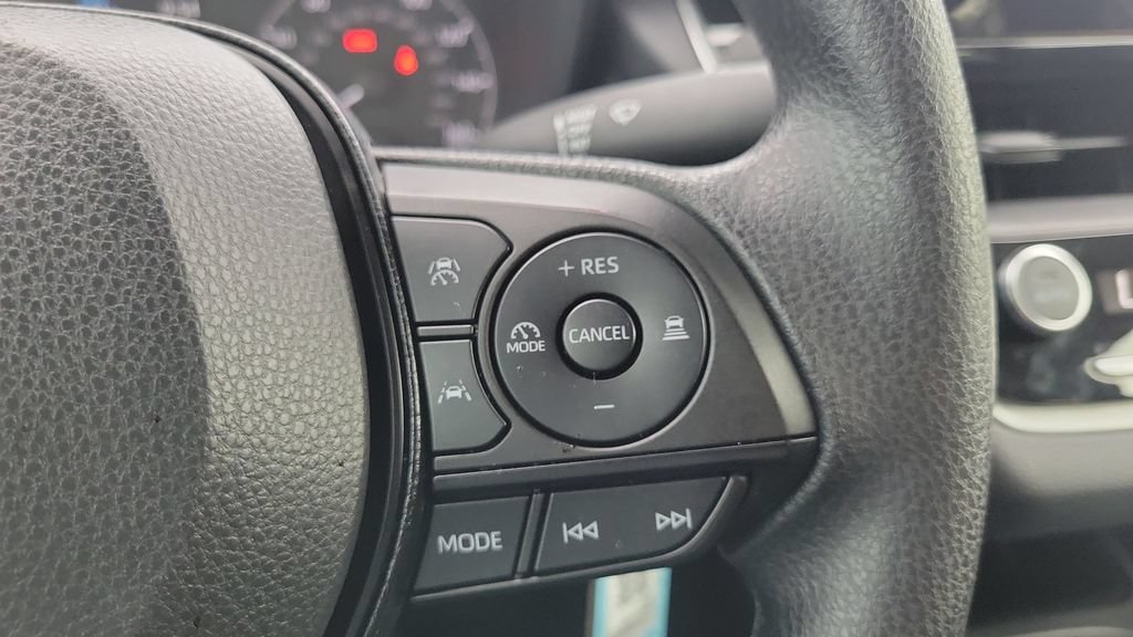 Used 2025 Toyota Corolla LE FWD image 20