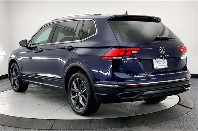 Used 2023 Volkswagen Tiguan SE w/ Panoramic Sunroof Package image 12
