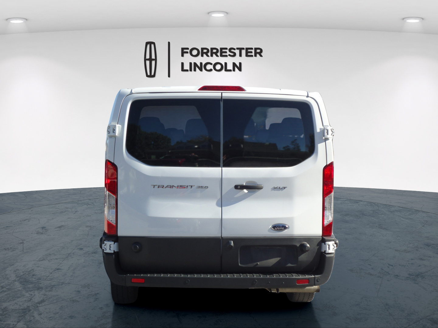 Used 2024 Ford Transit 350 XLT RWD image 4