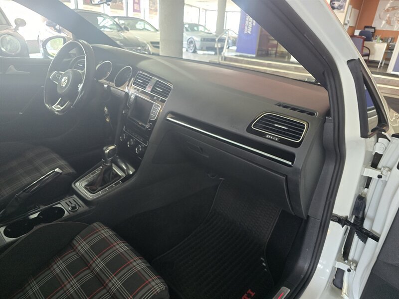 Used 2017 Volkswagen Golf 4-Door FWD image 13