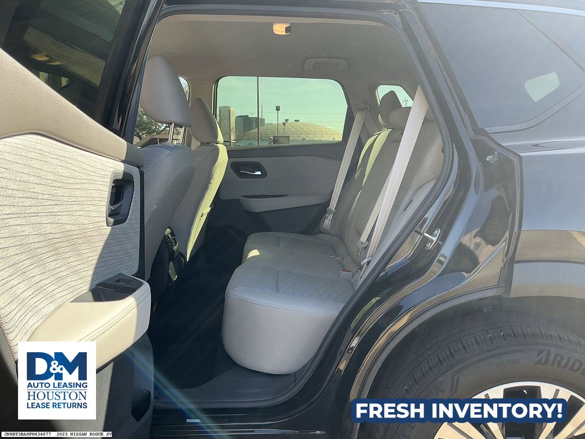 Used 2023 Nissan Rogue SV image 10