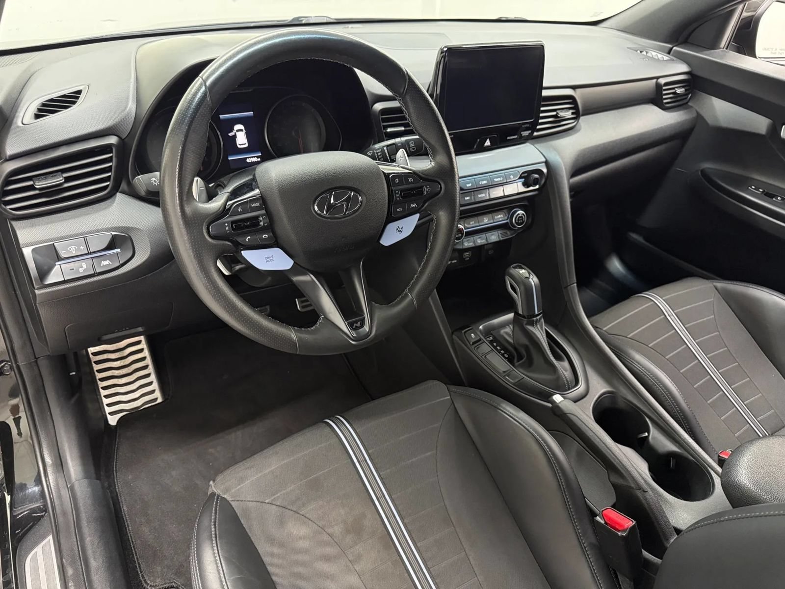 Used 2022 Hyundai Veloster N FWD image 2