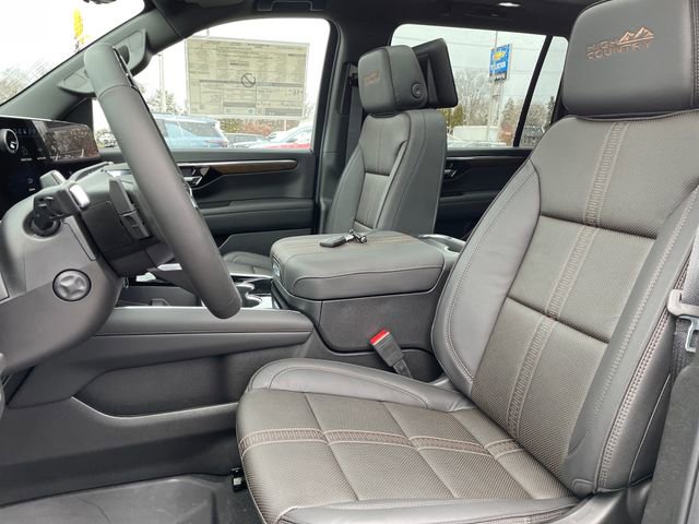 New 2026 Chevrolet Suburban High Country image 9