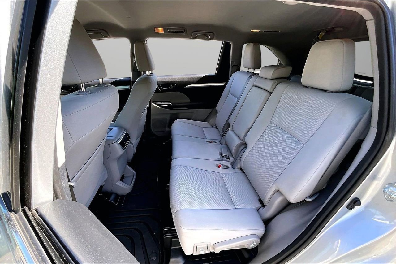 Used 2019 Toyota Highlander LE w/ Protection Package #3 image 21