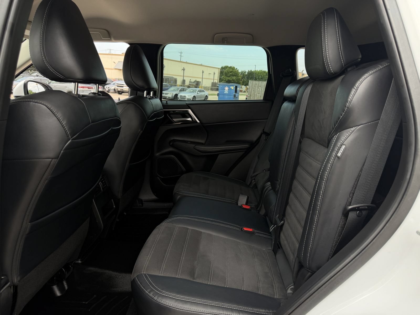 Used 2023 Mitsubishi Outlander SE FWD image 29