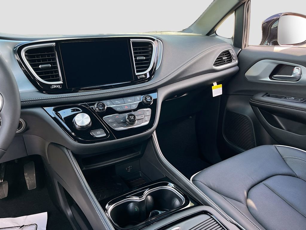 New 2026 Chrysler Pacifica Limited FWD image 20
