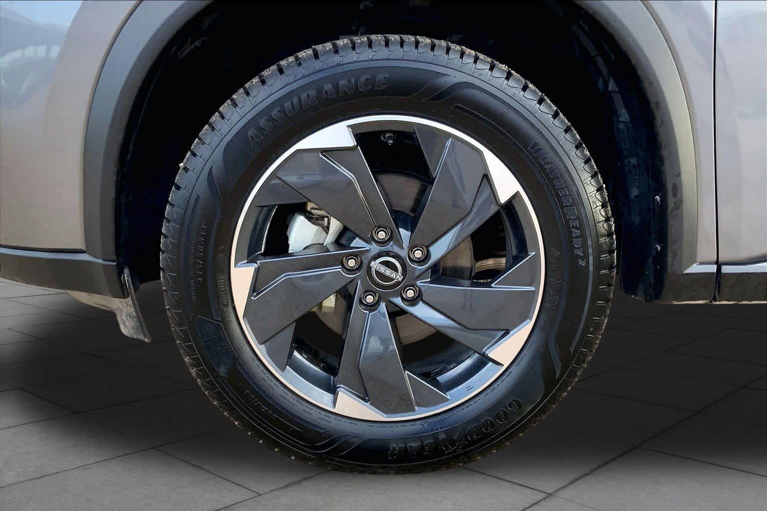 Used 2024 Nissan Rogue SV AWD/4WD image 10