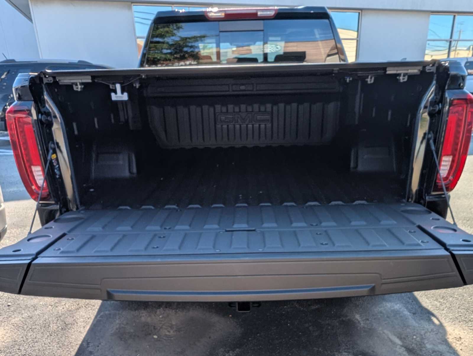 New 2026 GMC Sierra 1500 SLT w/ SLT Premium Plus Package AWD/4WD image 7