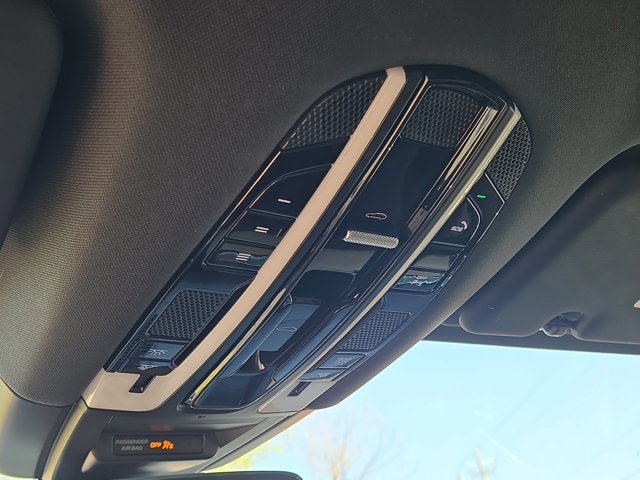 Used 2023 Porsche Cayenne Platinum Edition image 29