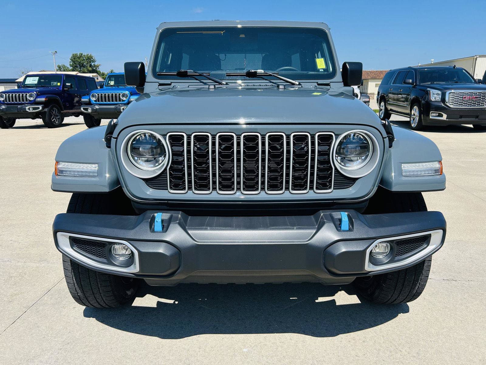 Used 2024 Jeep Wrangler Unlimited Sahara w/ Safety Group AWD/4WD image 30