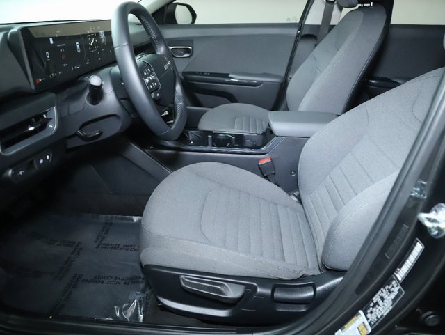 Used 2025 Kia K4 EX image 18