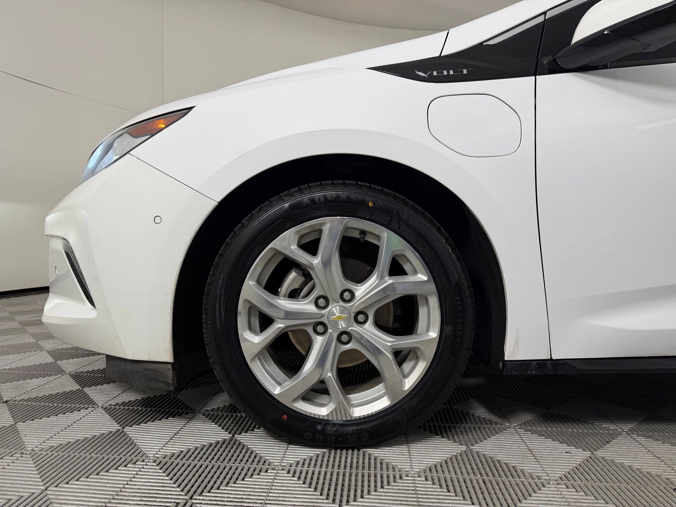 Used 2018 Chevrolet Volt Premier w/ Driver Confidence Package image 10