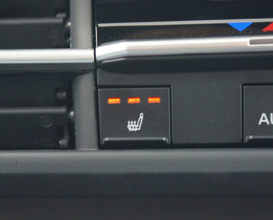 Used 2025 Toyota Sienna XSE w/ XSE Plus Package FWD image 9