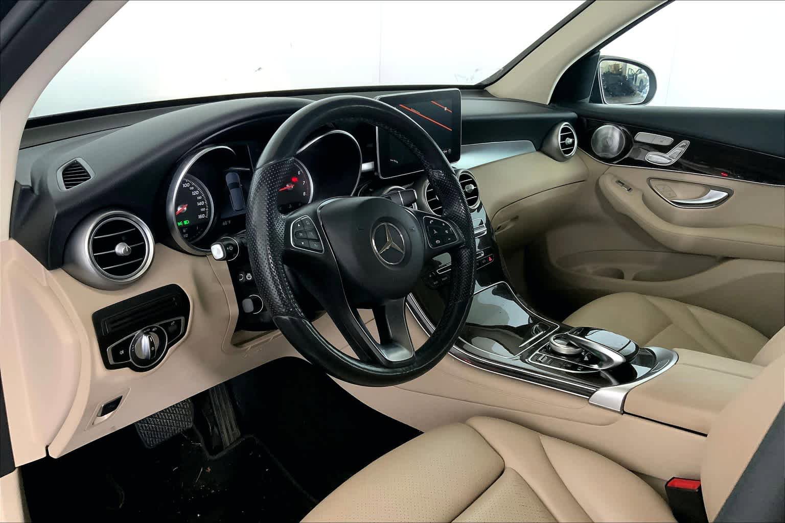 Used 2018 Mercedes-Benz GLC 300 4MATIC image 18
