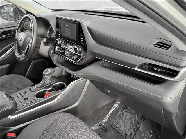 Used 2024 Toyota Highlander LE image 20