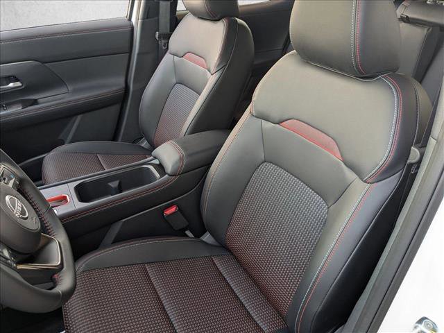 Used 2025 Nissan Kicks SR AWD/4WD image 15