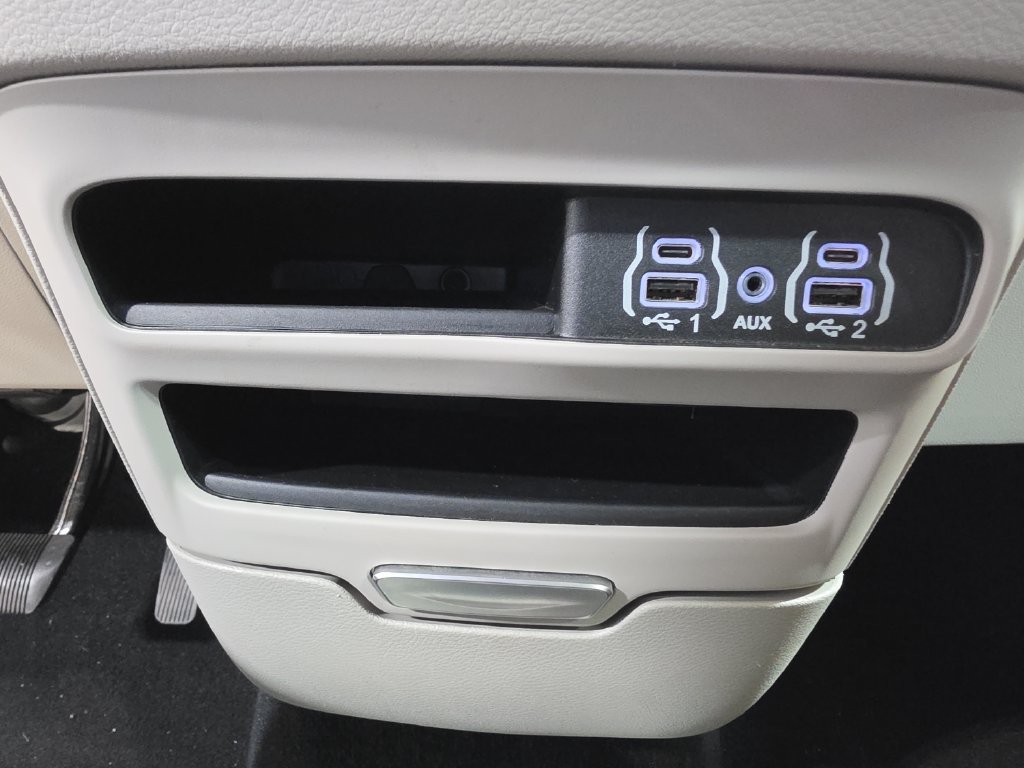 Used 2024 Chrysler Voyager LX FWD image 21