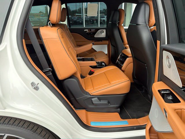 New 2026 Lincoln Aviator Black Label w/ Jet Appearance Package AWD/4WD image 22