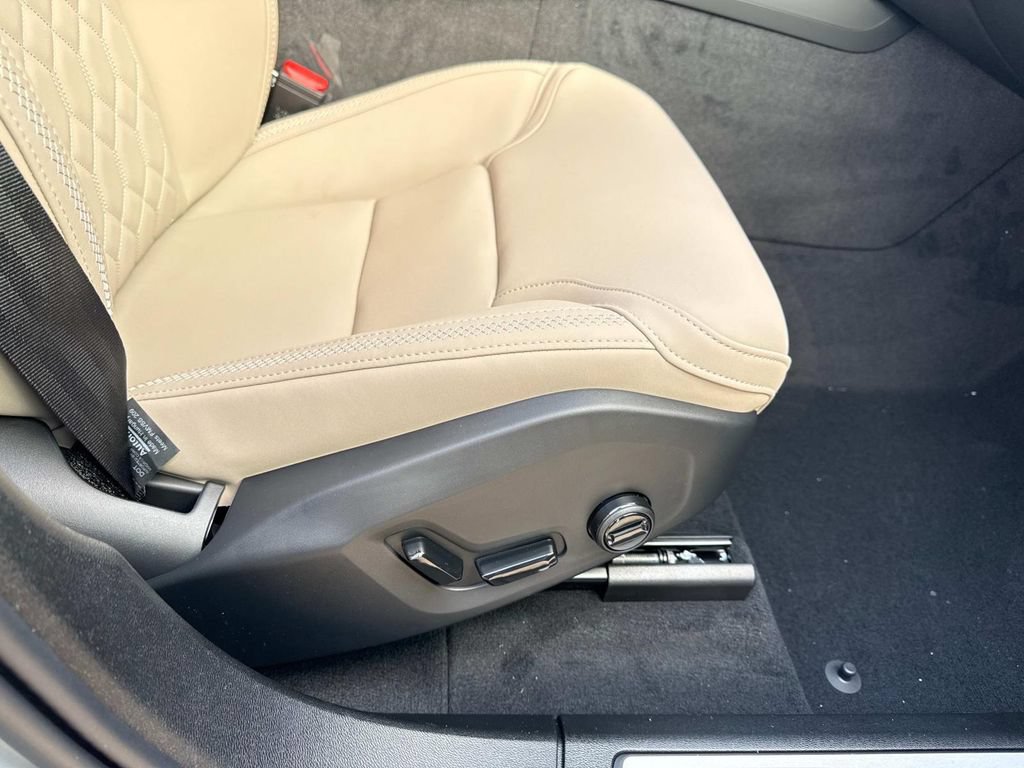 New 2026 Volvo XC60 B5 Core AWD/4WD image 16
