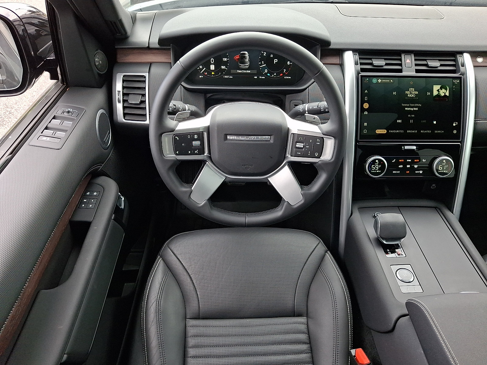 Used 2025 Land Rover Discovery Dynamic SE AWD/4WD image 12