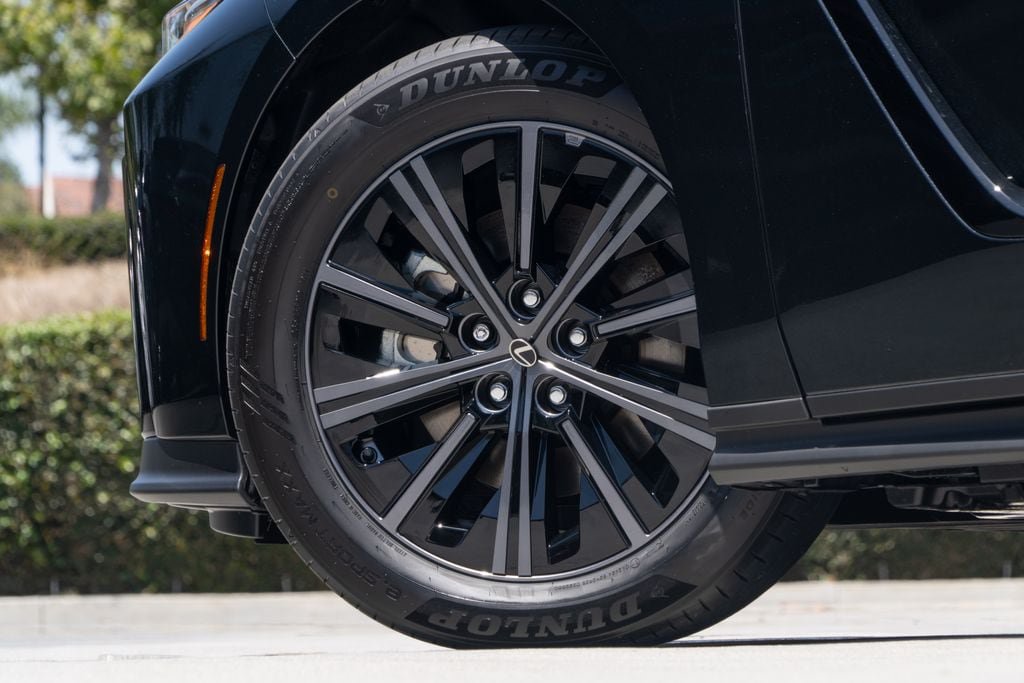 New 2026 Lexus ES 350e FWD image 6