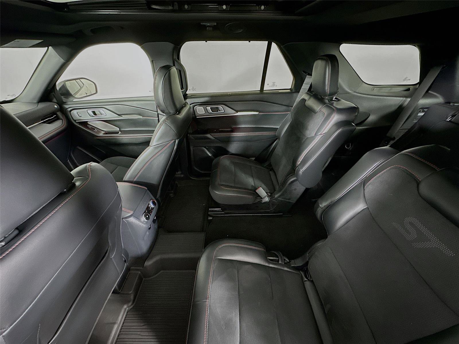 Used 2025 Ford Explorer ST AWD/4WD image 11