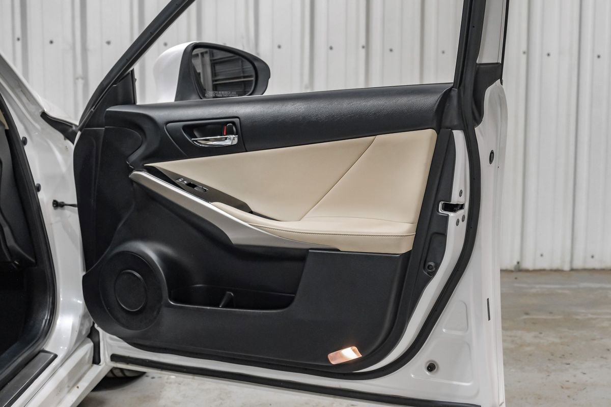 Used 2016 Lexus IS 200t RWD image 34