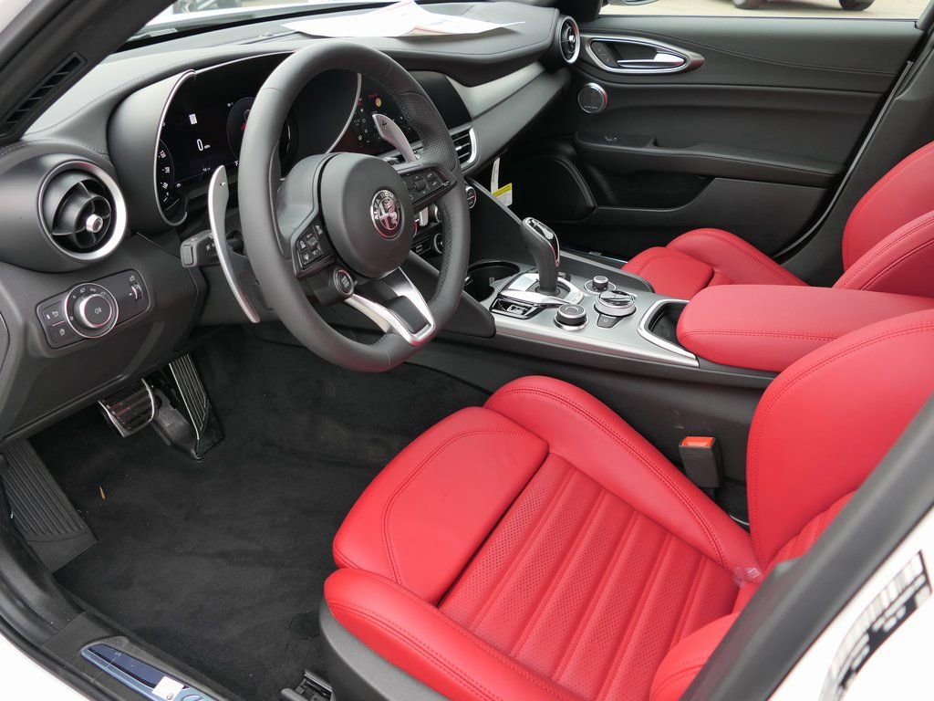 New 2025 Alfa Romeo Giulia AWD image 12