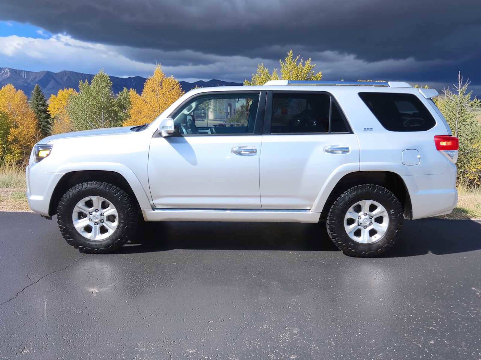 Used 2010 Toyota 4Runner SR5 AWD/4WD image 3